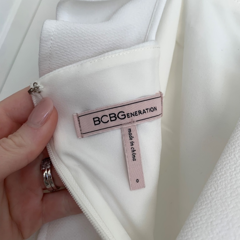 BCBGeneration Double Weave Ruffle Sleeve White Dress - Picture 4 of 9